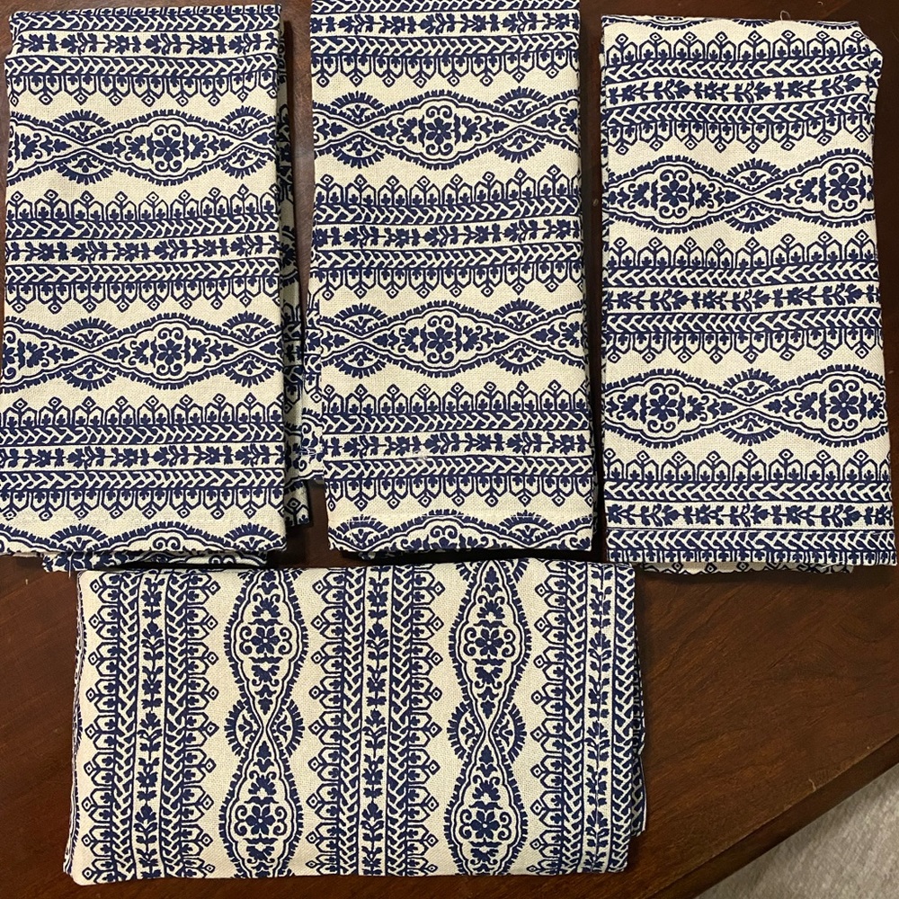 Elrene Home Fashions Everyday Casual
Decorative cloth napkins 17"x17" - Set of 4